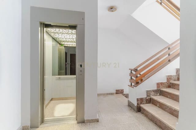 4 soveværelse Lejlighed til salg i Pajaritos - Plaza de Toros, Granada by - € 270.000 (Ref: 9814736)