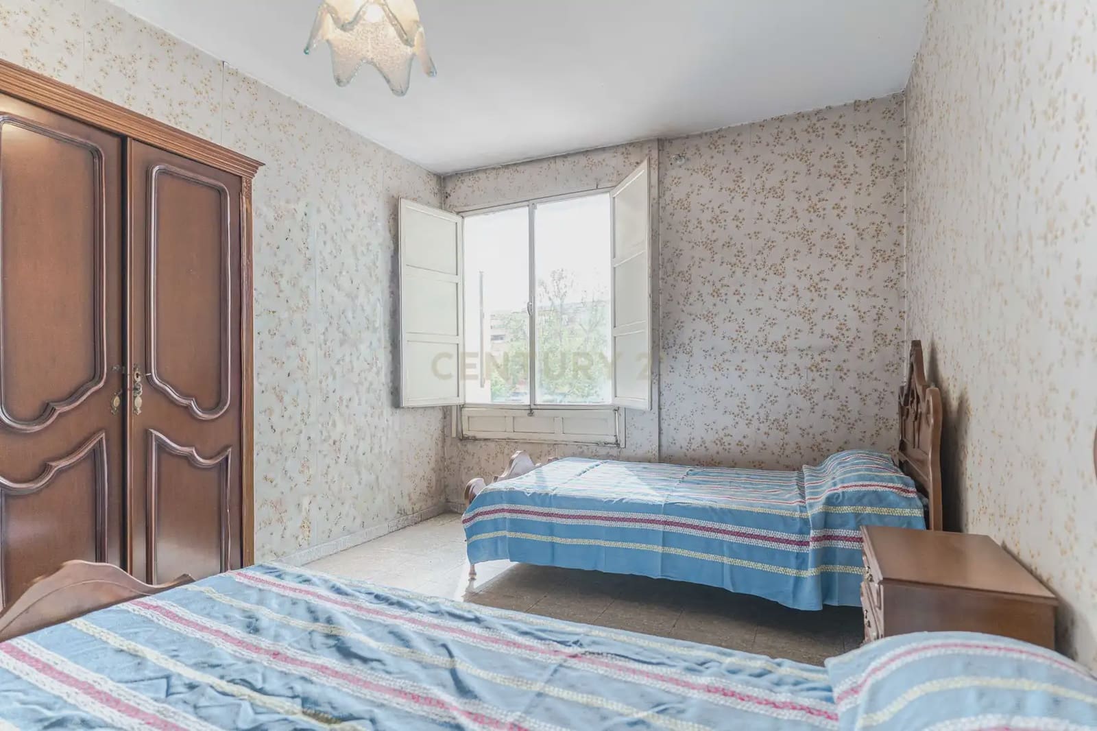 4 bedroom Apartment for sale in Granada city - € 270,000 (Ref: 9814736)