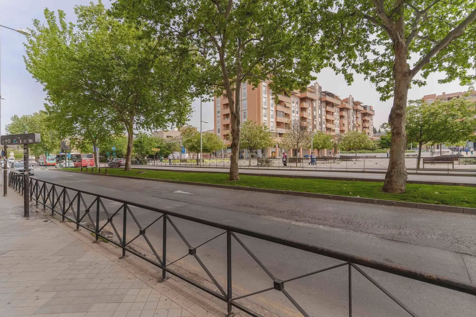 4 bedroom Apartment for sale in Granada city - € 270,000 (Ref: 9814736)