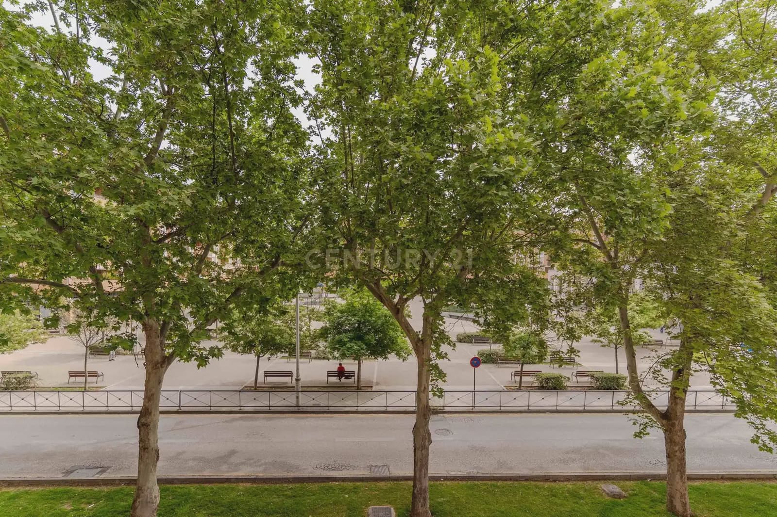 4 bedroom Apartment for sale in Granada city - € 270,000 (Ref: 9814736)