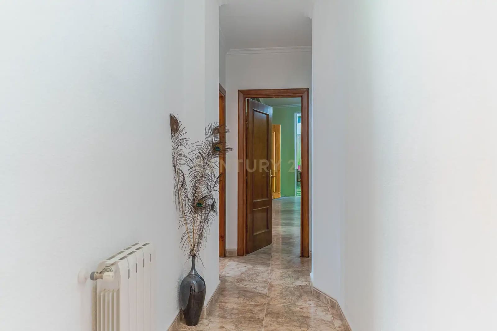 5 bedroom Townhouse for sale in Guadix with garage - € 535,000 (Ref: 9818797)