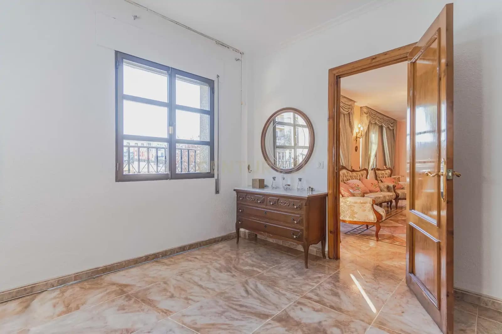 5 bedroom Townhouse for sale in Guadix with garage - € 535,000 (Ref: 9818797)