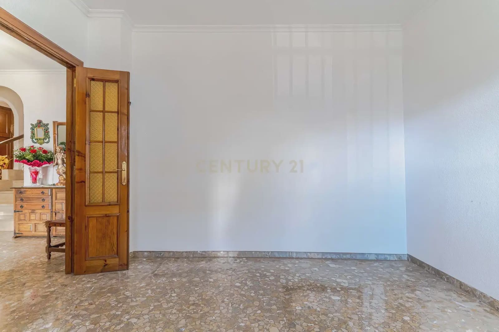 5 bedroom Townhouse for sale in Guadix with garage - € 535,000 (Ref: 9818797)