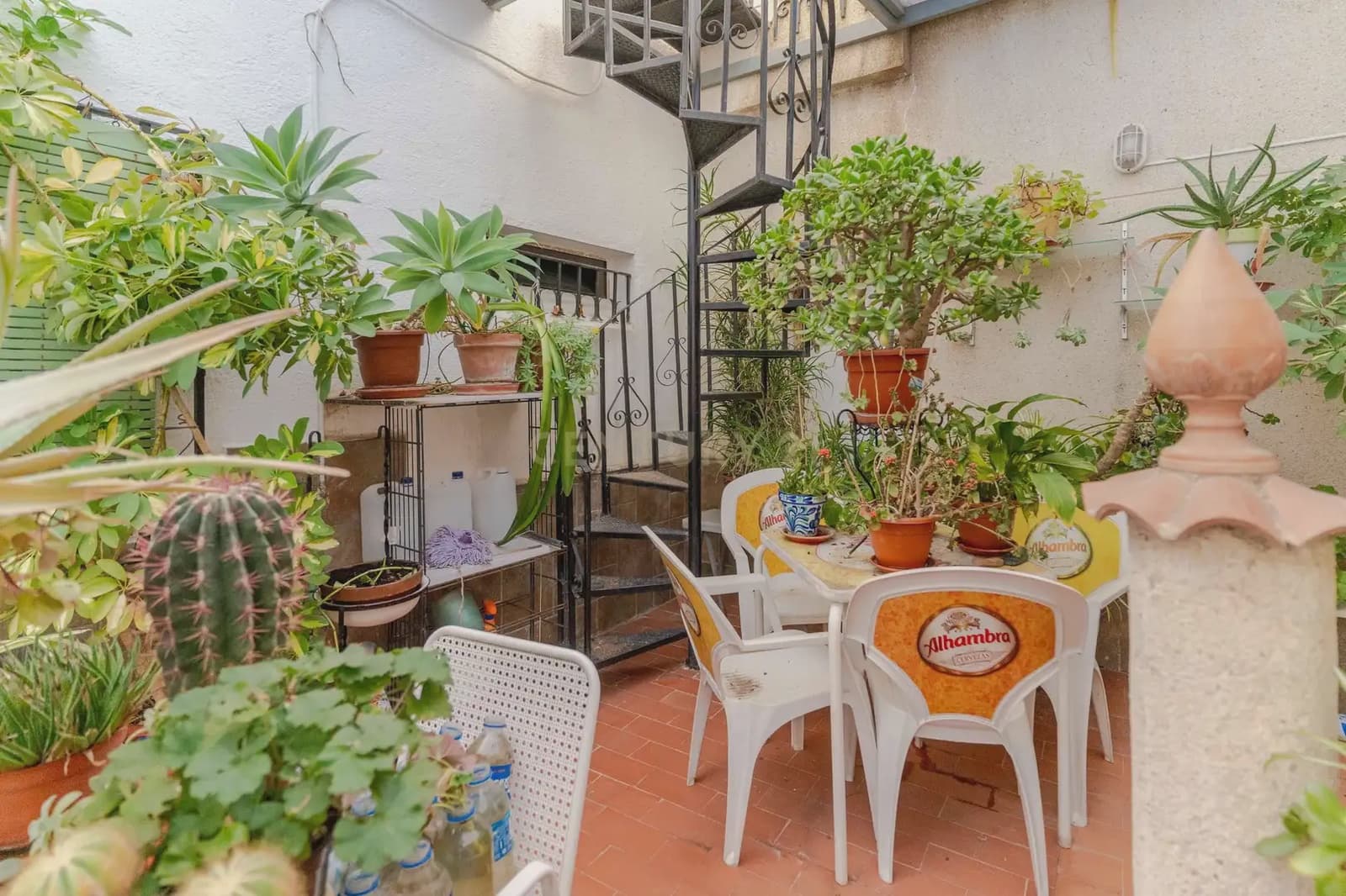 5 bedroom Townhouse for sale in Guadix with garage - € 535,000 (Ref: 9818797)