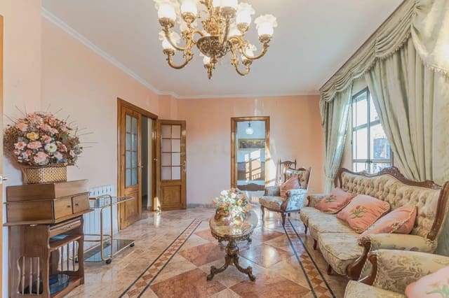 5 chambre Maison de Ville à vendre à Guadix avec garage - 450 000 € (Ref: 9818797)