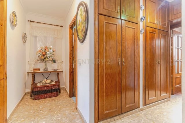 5 chambre Maison de Ville à vendre à Guadix avec garage - 450 000 € (Ref: 9818797)