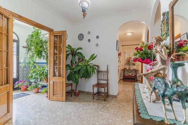 5 chambre Maison de Ville à vendre à Guadix avec garage - 450 000 € (Ref: 9818797)