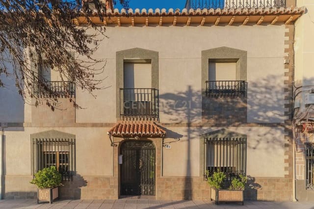 5 chambre Maison de Ville à vendre à Guadix avec garage - 450 000 € (Ref: 9818797)