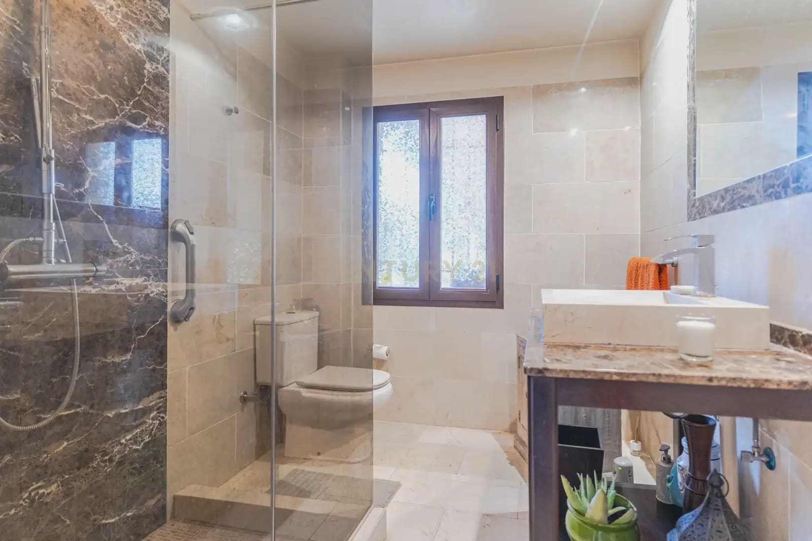 5 bedroom Villa for sale in Gojar with pool - € 625,000 (Ref: 9829588)