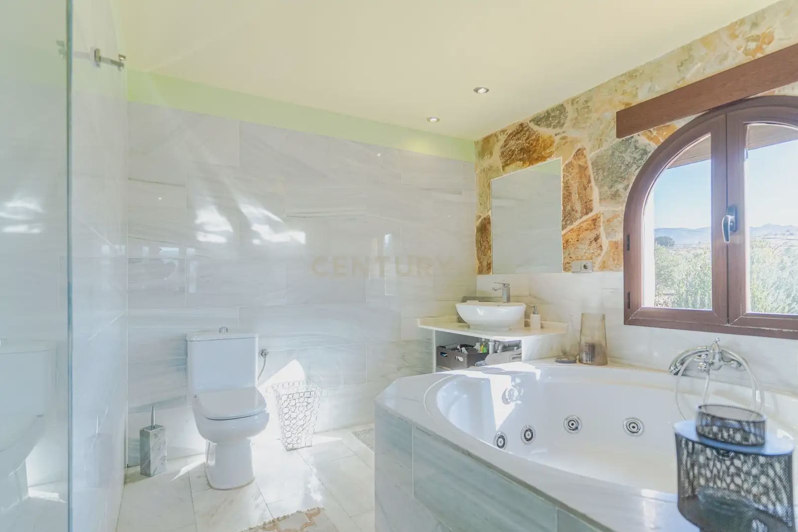5 bedroom Villa for sale in Gojar with pool - € 625,000 (Ref: 9829588)