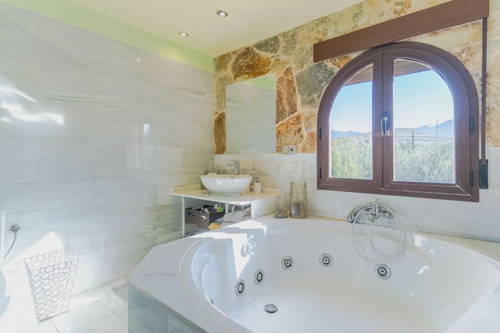 5 bedroom Villa for sale in Gojar with pool - € 625,000 (Ref: 9829588)