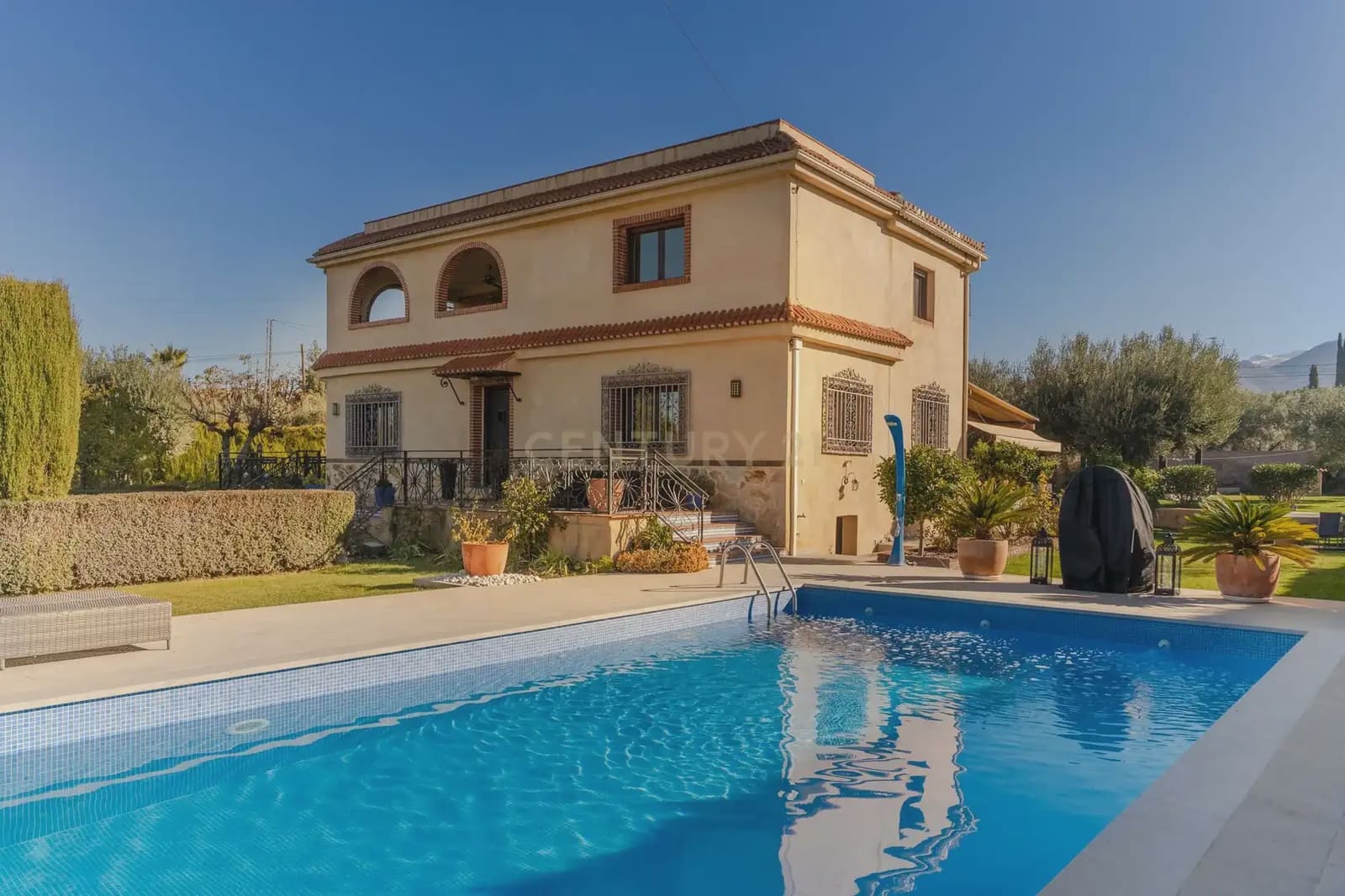5 bedroom Villa for sale in Gojar with pool - € 625,000 (Ref: 9829588)