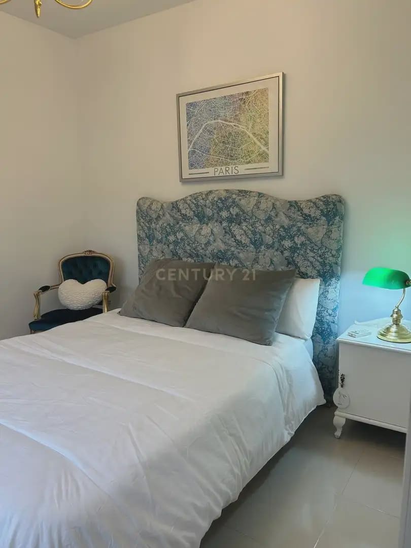 4 bedroom Apartment for rent in Granada city - € 900 (Ref: 9830125)