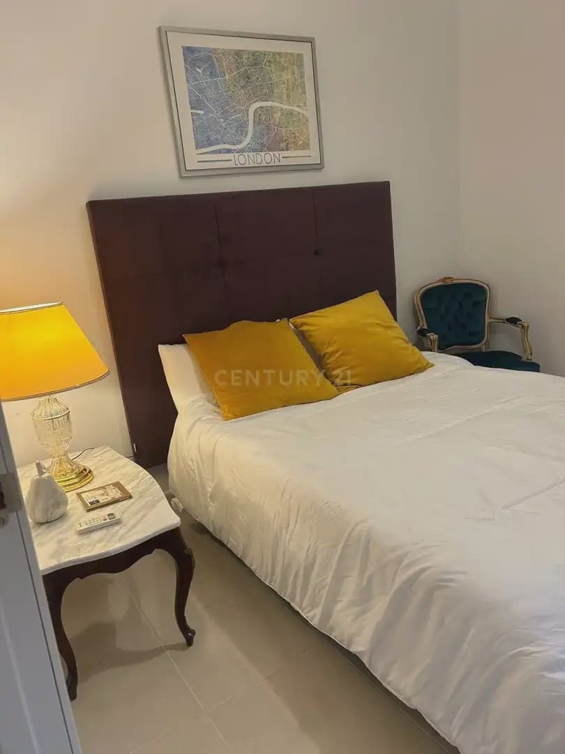 4 bedroom Apartment for rent in Granada city - € 900 (Ref: 9830125)