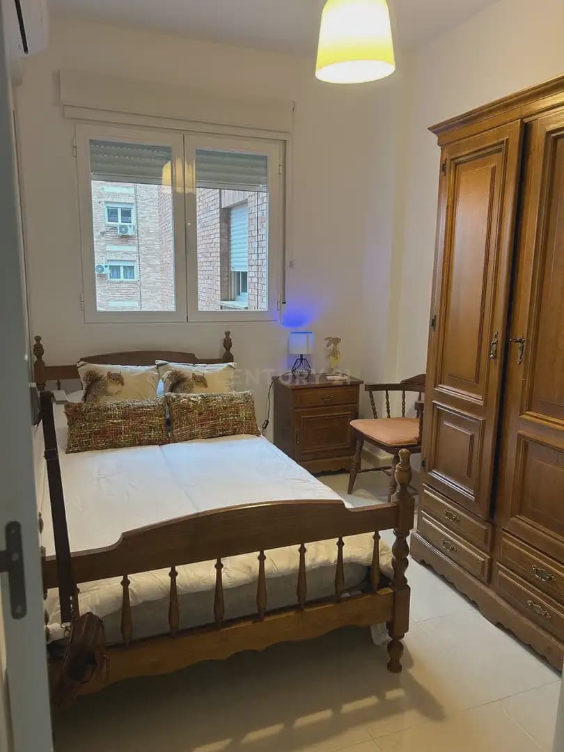 4 bedroom Apartment for rent in Granada city - € 900 (Ref: 9830125)