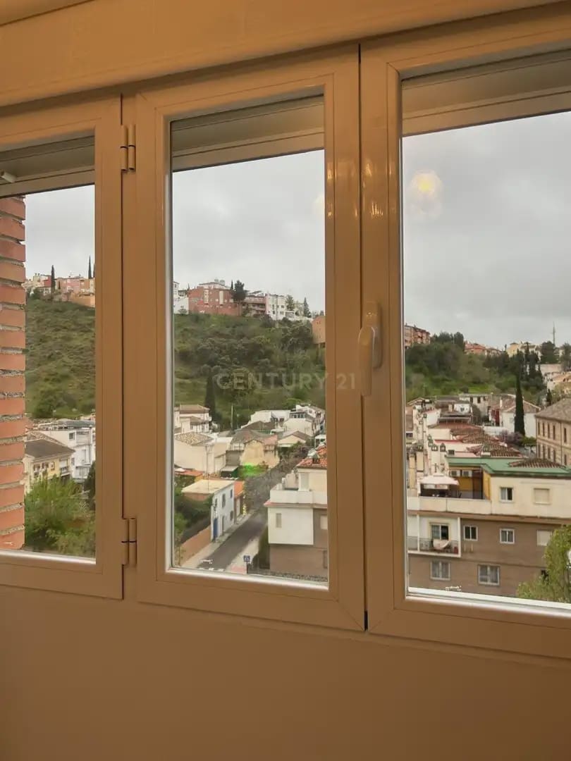 4 bedroom Apartment for rent in Granada city - € 900 (Ref: 9830125)