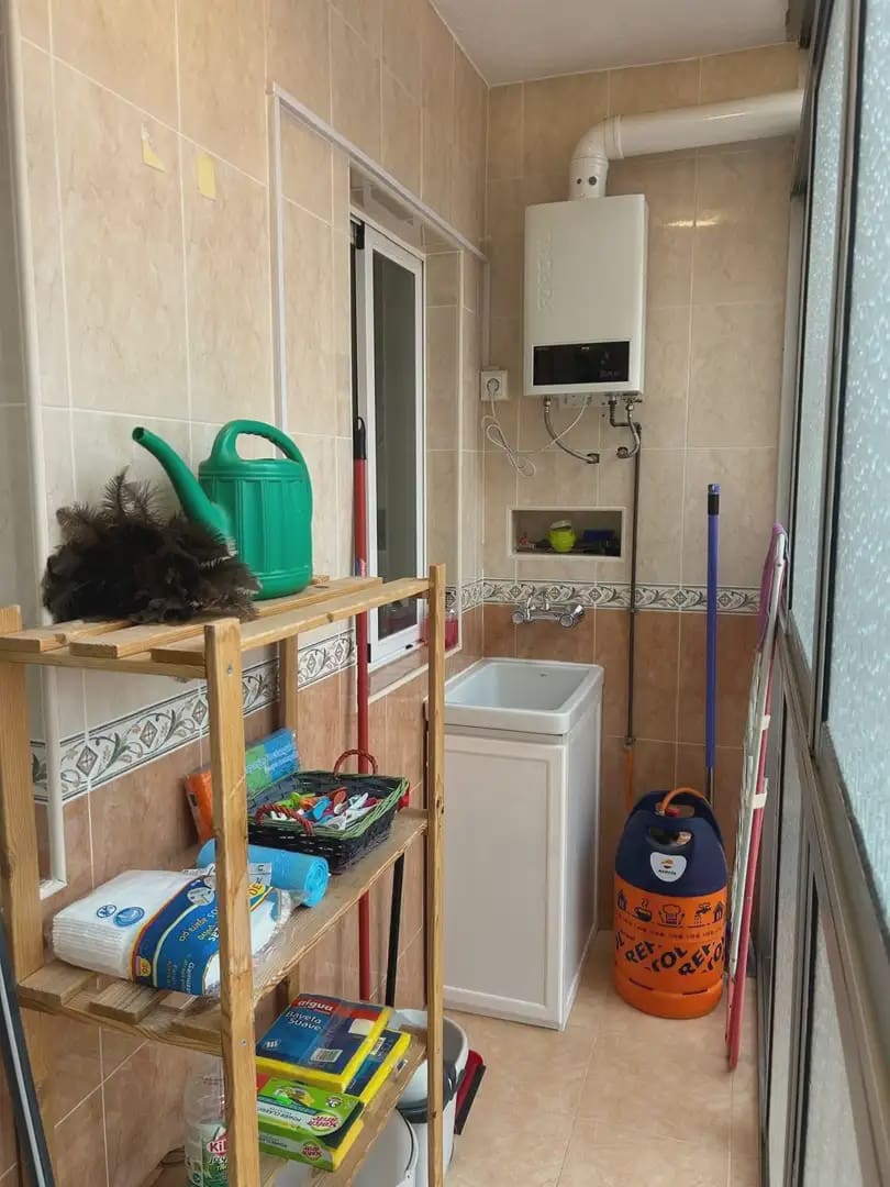 4 bedroom Apartment for rent in Granada city - € 900 (Ref: 9830125)