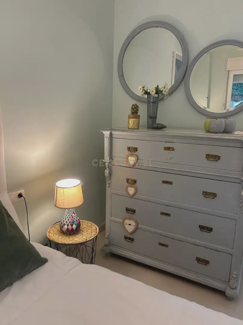 4 bedroom Apartment for rent in Granada city - € 900 (Ref: 9830125)