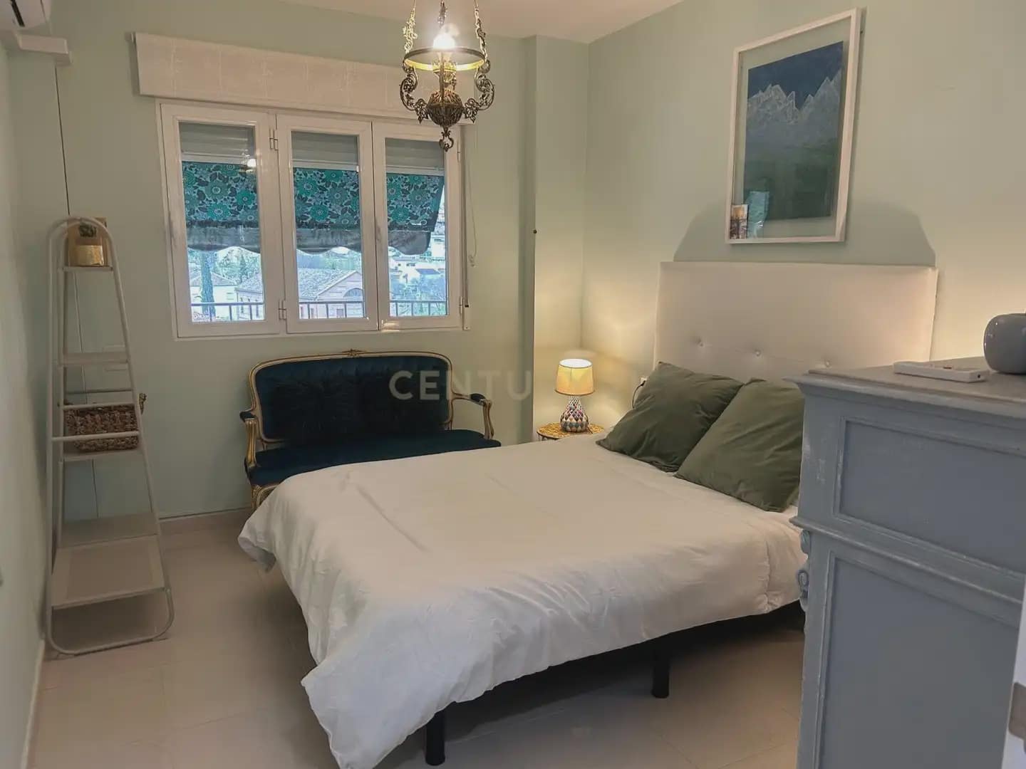 4 bedroom Apartment for rent in Granada city - € 900 (Ref: 9830125)