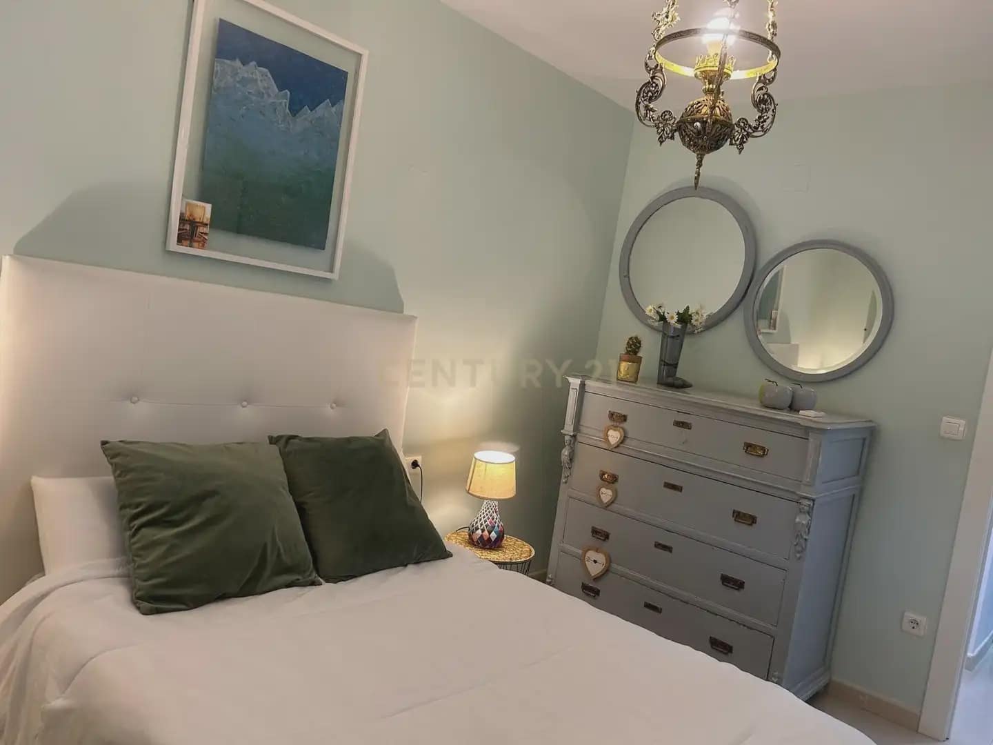 4 bedroom Apartment for rent in Granada city - € 900 (Ref: 9830125)
