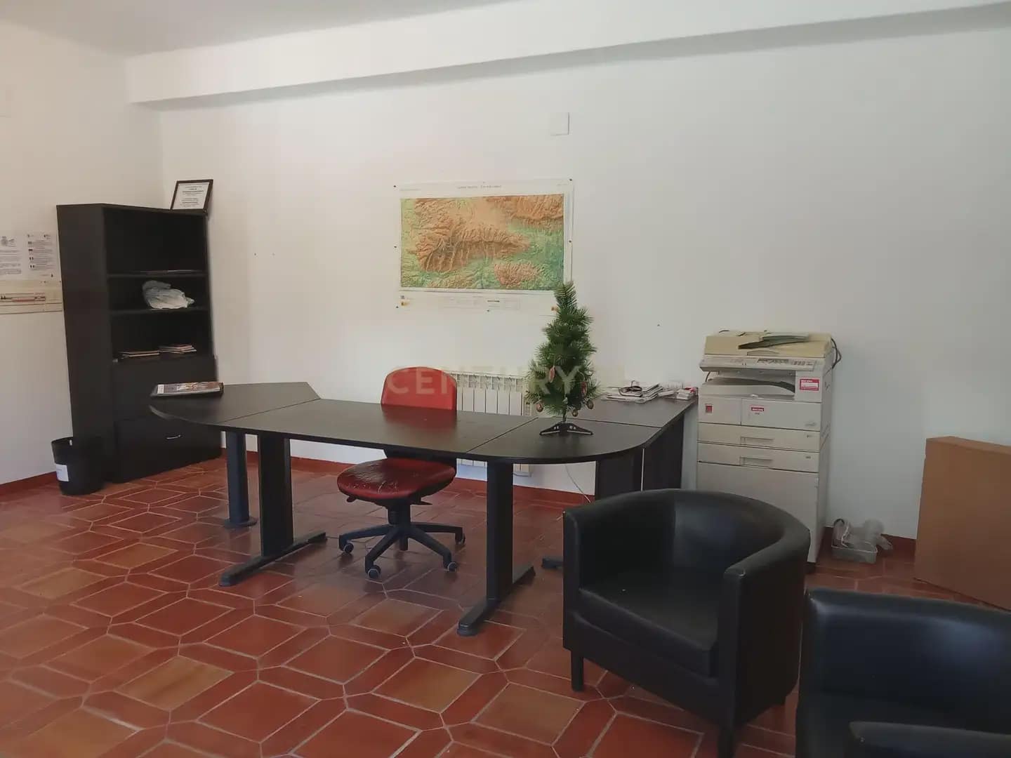 Office for rent in La Taha - € 550 (Ref: 9832758)