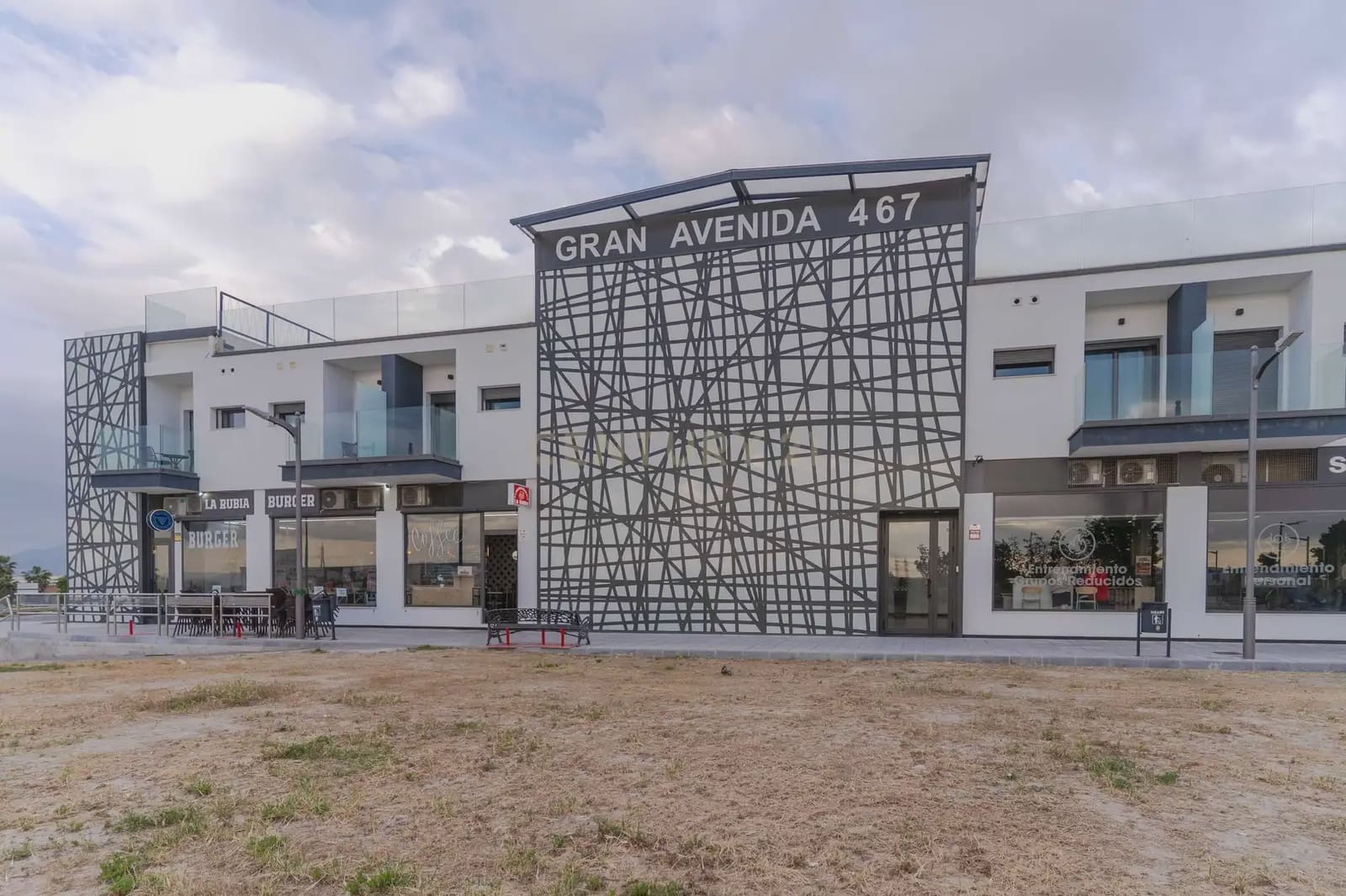 Kommersiell til leie i Churriana de la Vega med svømmebasseng garasje - € 1 750 (Ref: 9836761)