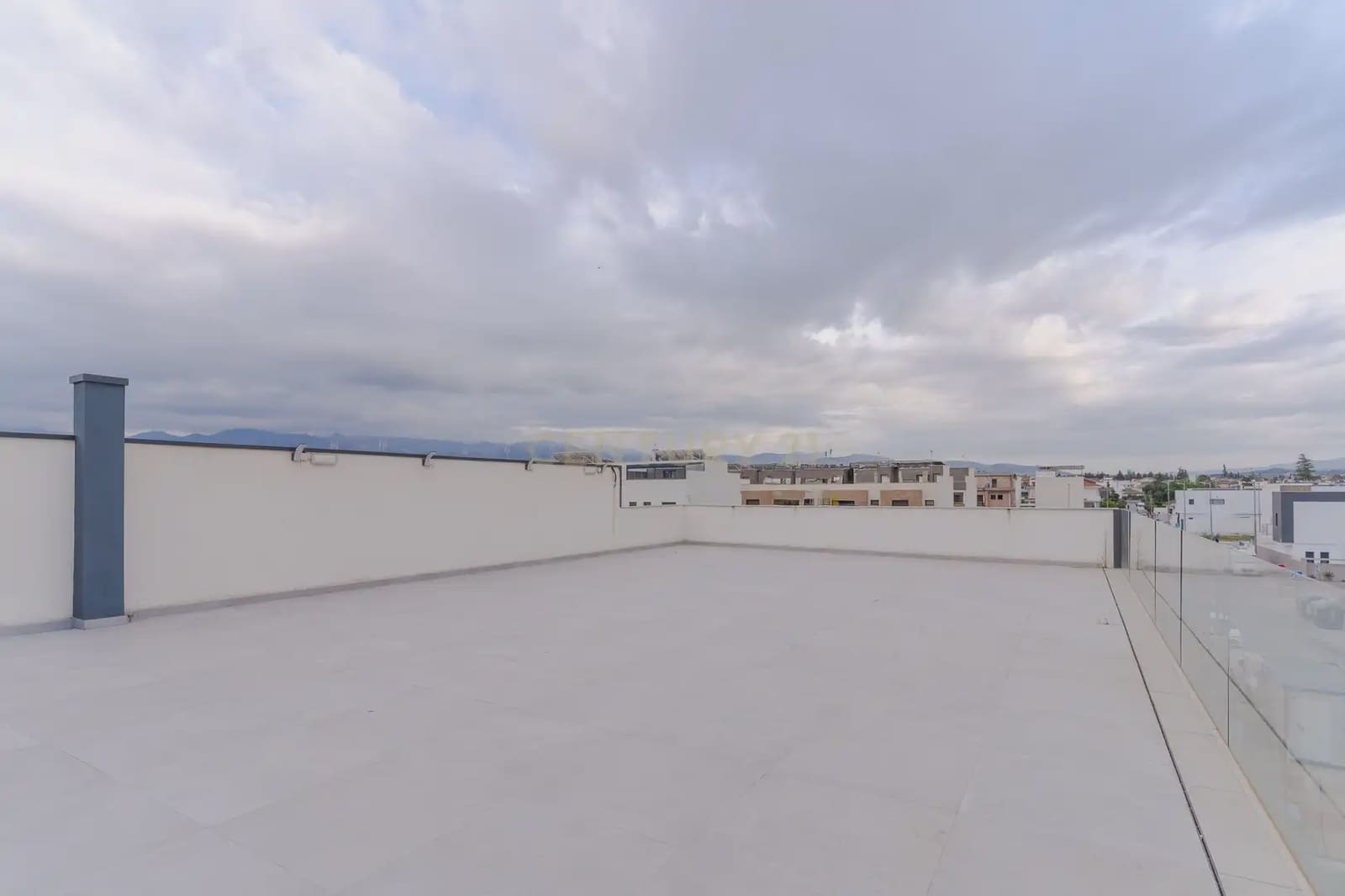 Kommersiell til leie i Churriana de la Vega med svømmebasseng garasje - € 1 750 (Ref: 9836761)