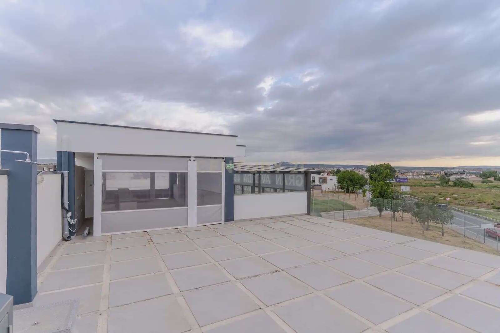 Kommersiell til leie i Churriana de la Vega med svømmebasseng garasje - € 1 750 (Ref: 9836761)