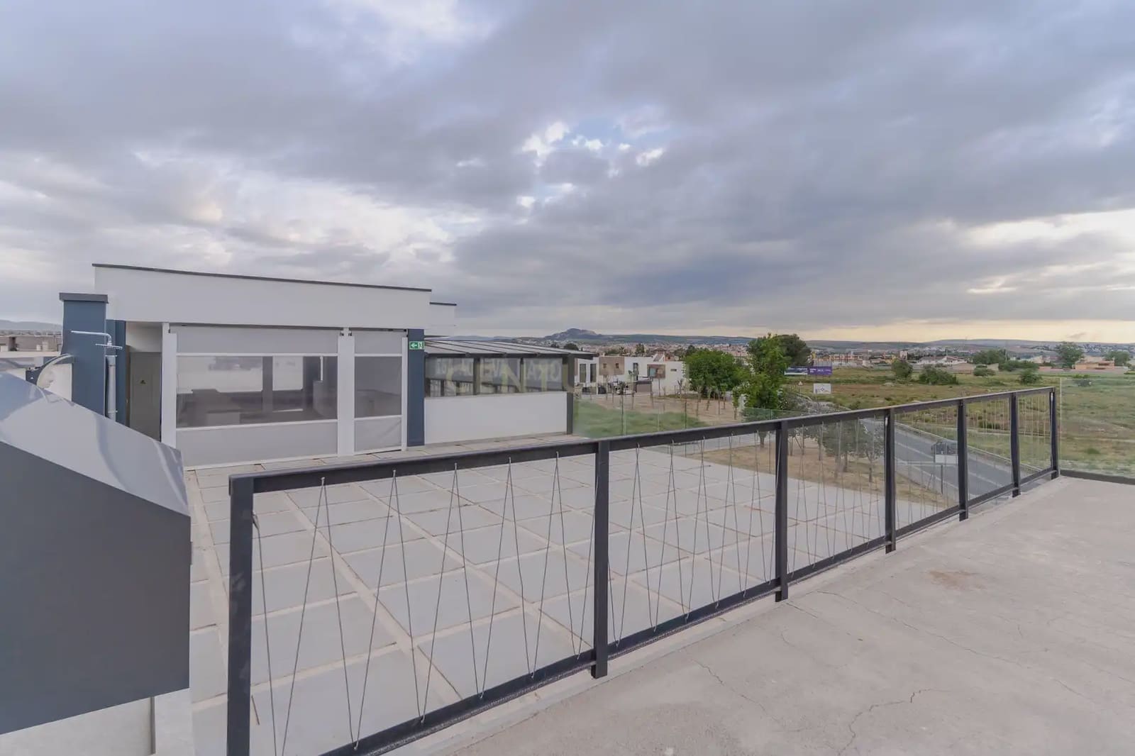 Kommersiell til leie i Churriana de la Vega med svømmebasseng garasje - € 1 750 (Ref: 9836761)