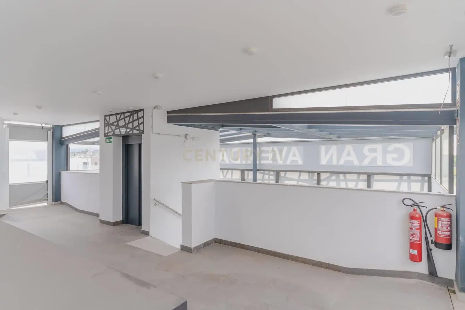 Kommersiell til leie i Churriana de la Vega med svømmebasseng garasje - € 1 750 (Ref: 9836761)