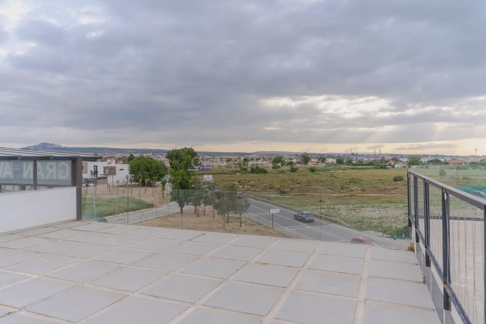 Kommersiell til leie i Churriana de la Vega med svømmebasseng garasje - € 1 750 (Ref: 9836761)