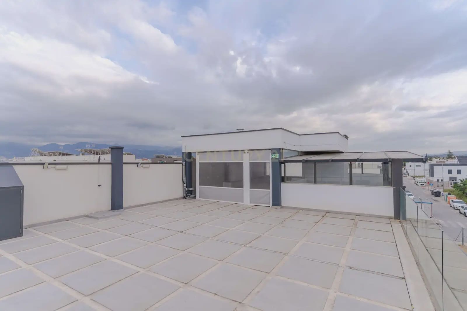 Kommersiell til leie i Churriana de la Vega med svømmebasseng garasje - € 1 750 (Ref: 9836761)