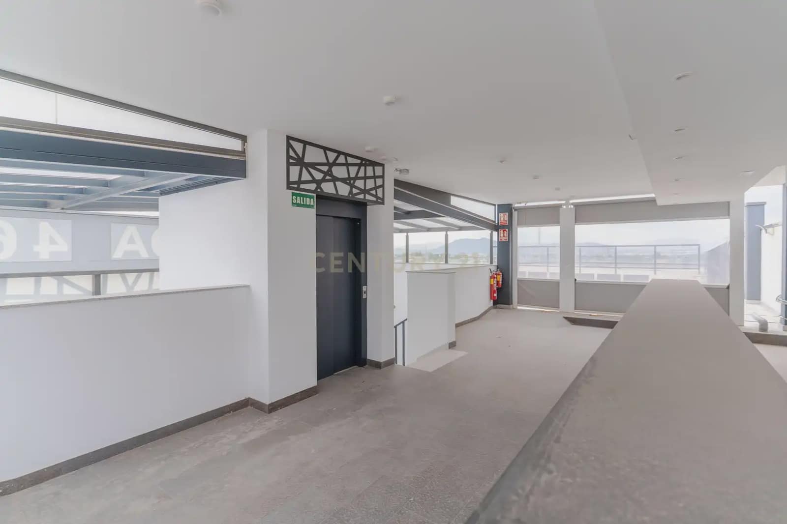 Kommersiell til leie i Churriana de la Vega med svømmebasseng garasje - € 1 750 (Ref: 9836761)