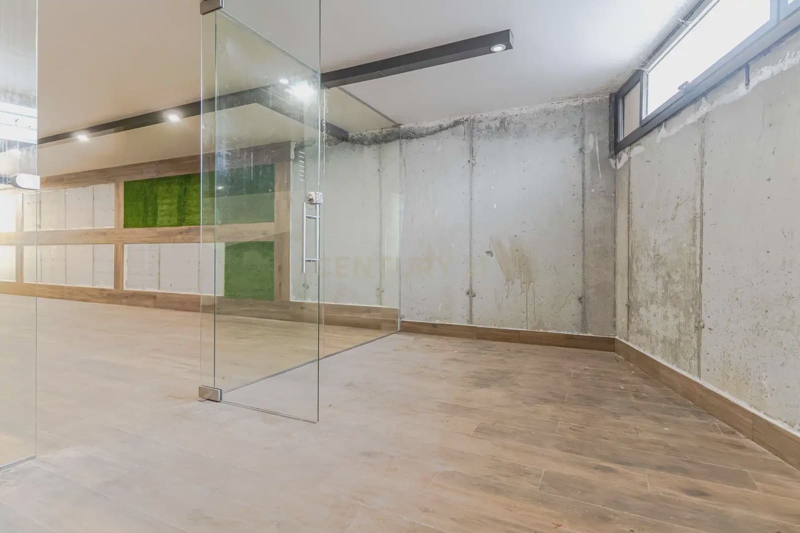 Kommersiell til leie i Churriana de la Vega med svømmebasseng garasje - € 1 750 (Ref: 9836761)