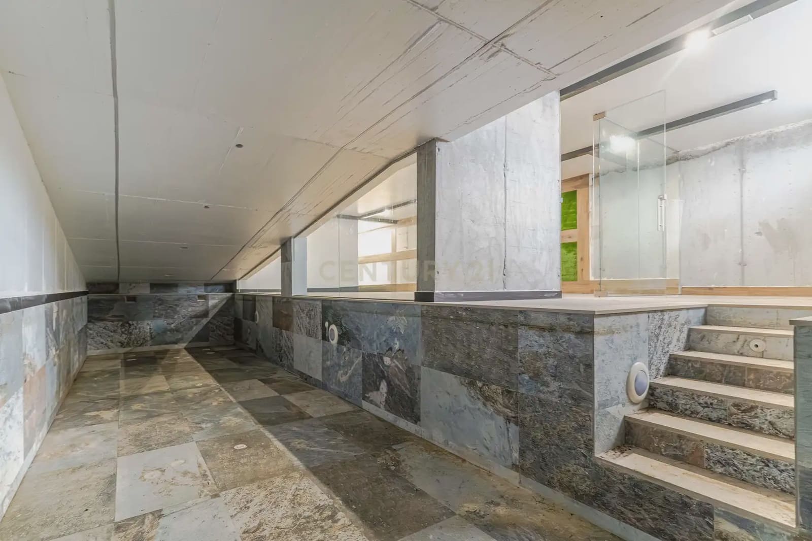 Kommersiell til leie i Churriana de la Vega med svømmebasseng garasje - € 1 750 (Ref: 9836761)