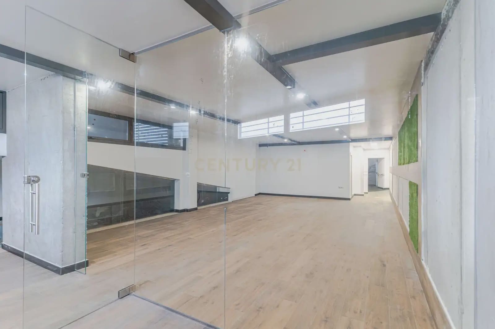 Kommersiell til leie i Churriana de la Vega med svømmebasseng garasje - € 1 750 (Ref: 9836761)