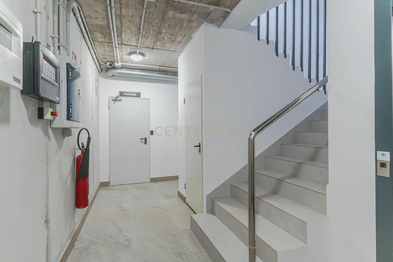 Kommersiell til leie i Churriana de la Vega med svømmebasseng garasje - € 1 750 (Ref: 9836761)