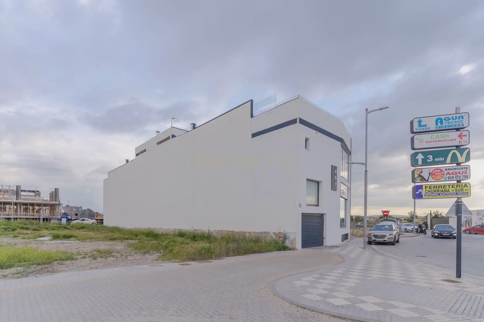 Kommersiell til leie i Churriana de la Vega med svømmebasseng garasje - € 1 750 (Ref: 9836761)