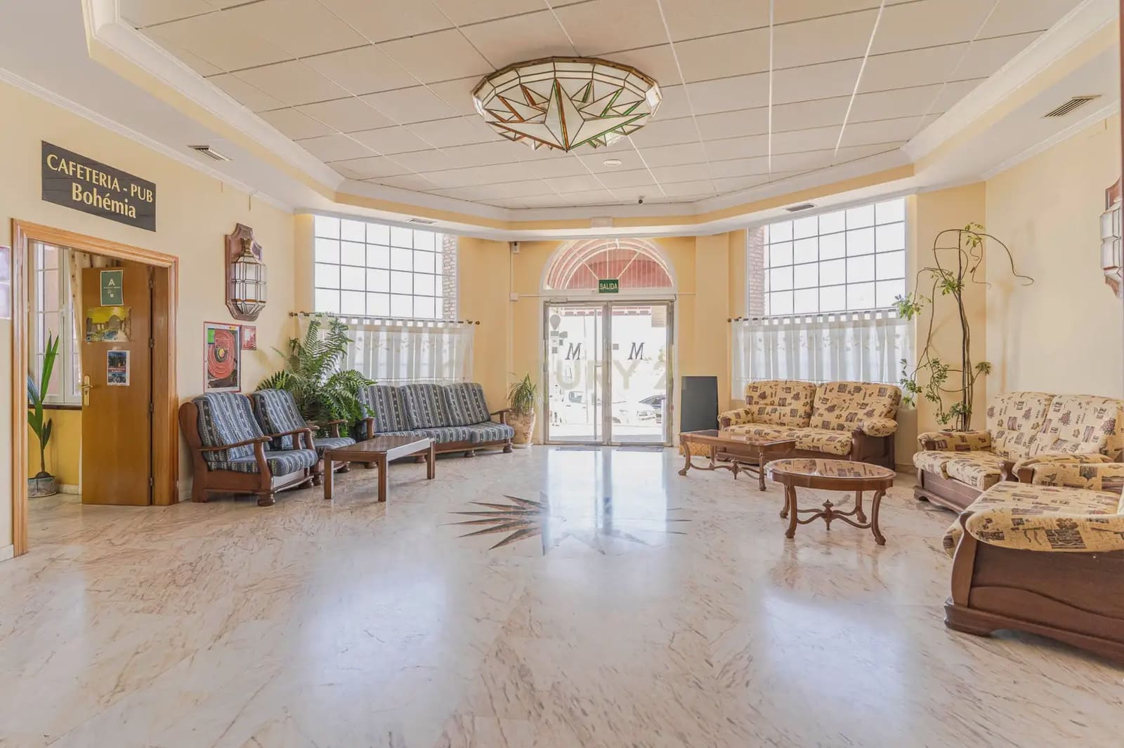 42 bedroom Hotel for sale in Gor - € 4,000,000 (Ref: 9843970)