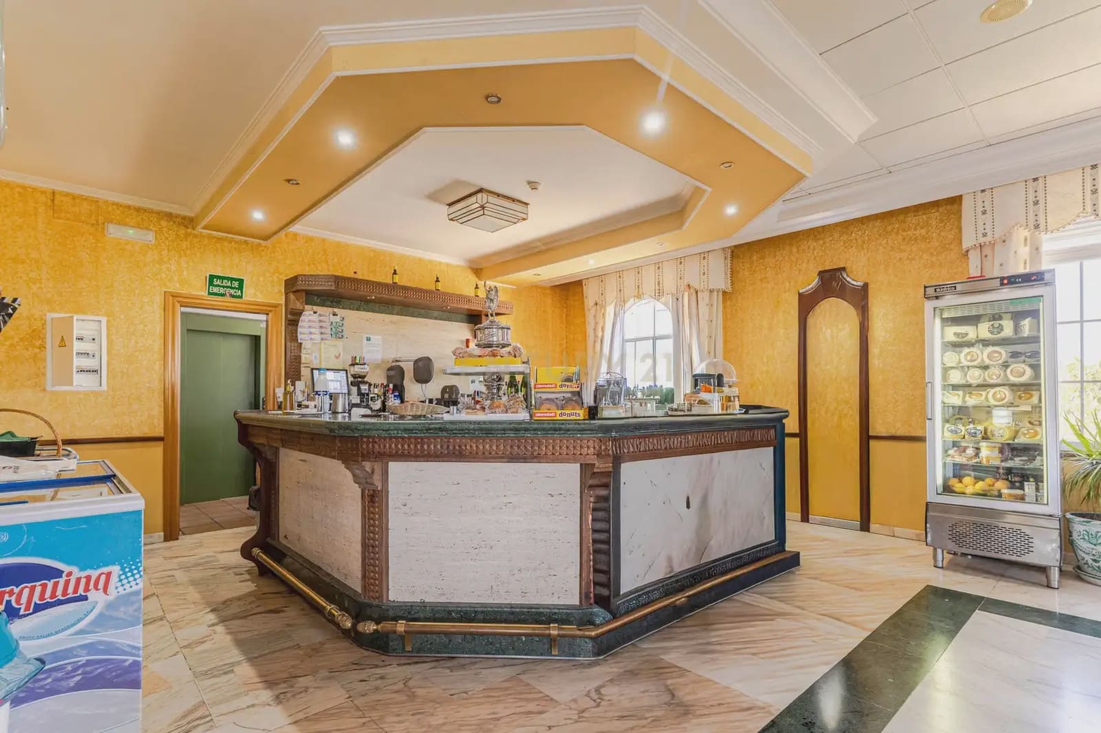 42 bedroom Hotel for sale in Gor - € 4,000,000 (Ref: 9843970)