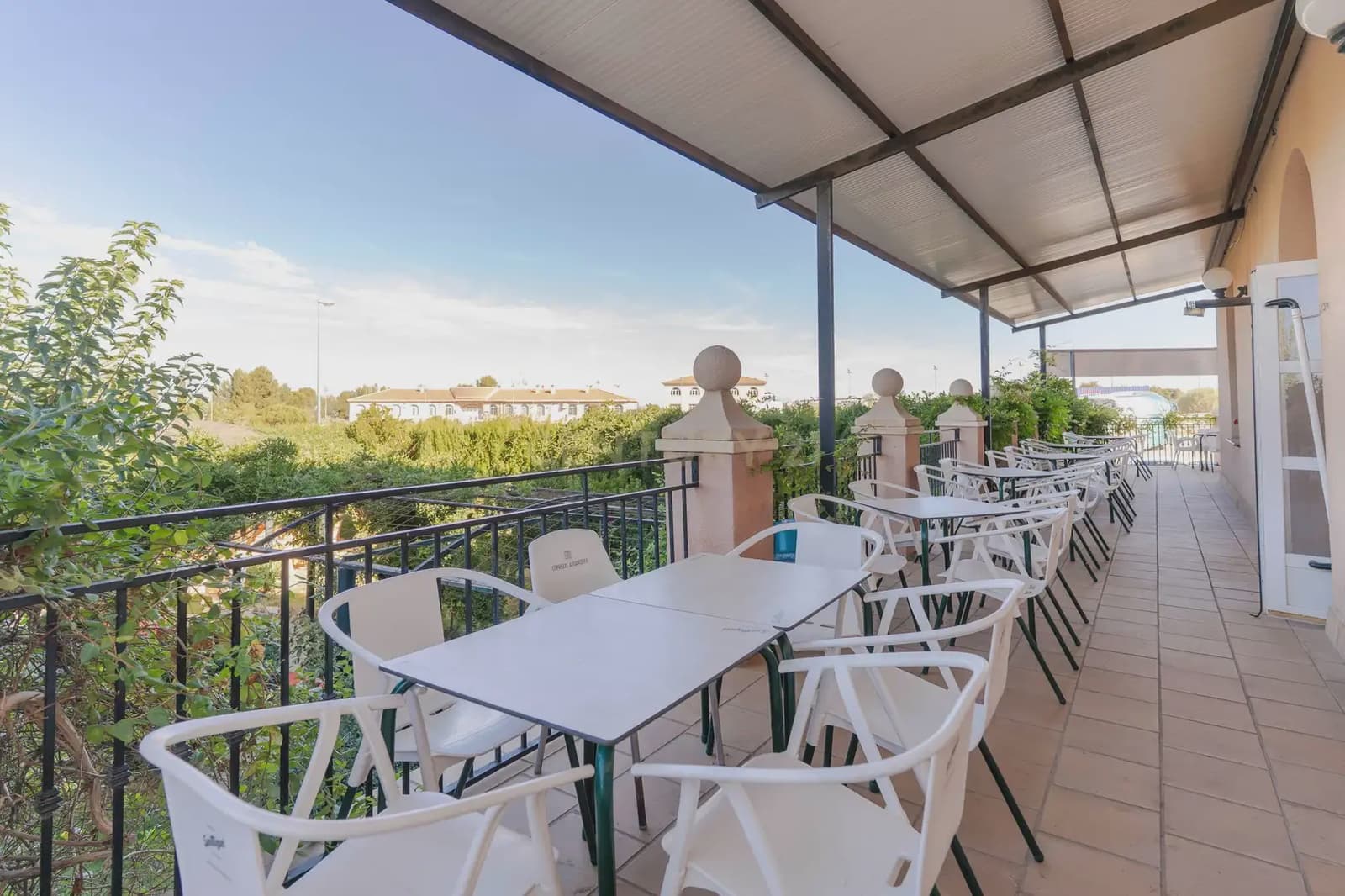 42 bedroom Hotel for sale in Gor - € 4,000,000 (Ref: 9843970)