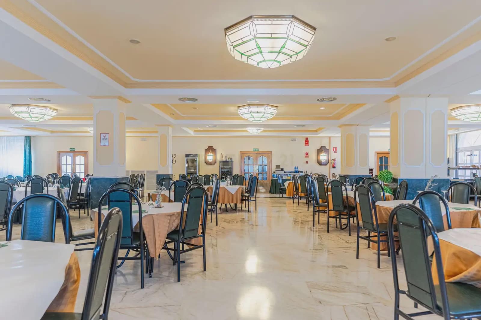 42 bedroom Hotel for sale in Gor - € 4,000,000 (Ref: 9843970)
