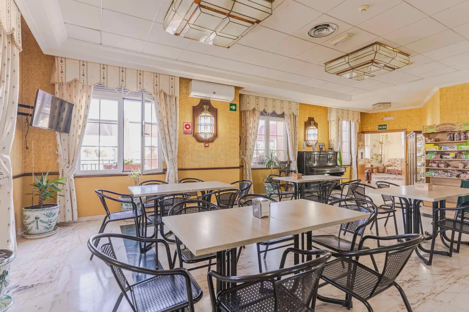 42 bedroom Hotel for sale in Gor - € 4,000,000 (Ref: 9843970)