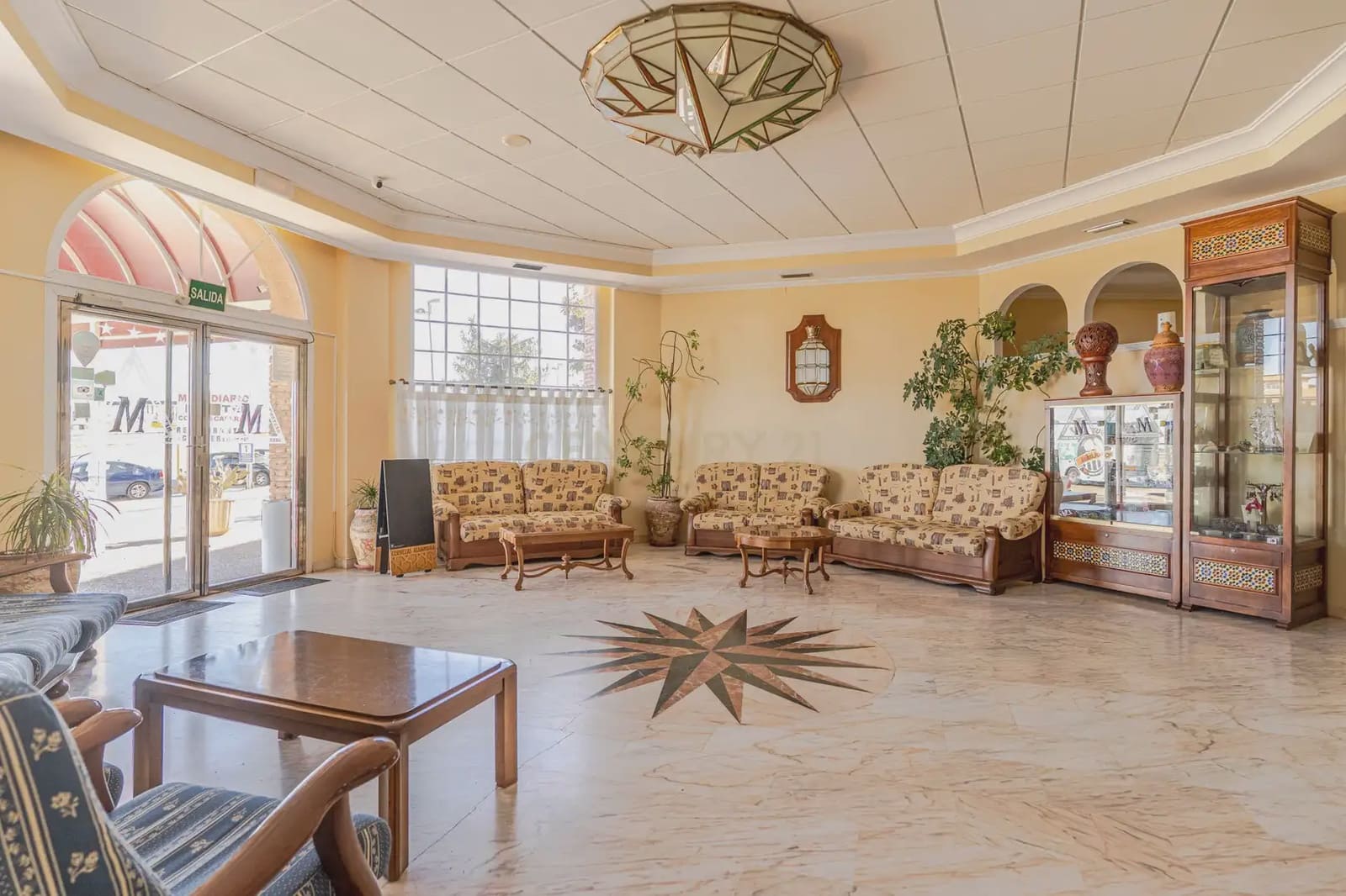 42 bedroom Hotel for sale in Gor - € 4,000,000 (Ref: 9843970)