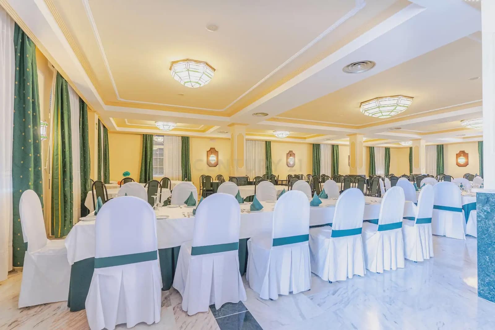 42 bedroom Hotel for sale in Gor - € 4,000,000 (Ref: 9843970)
