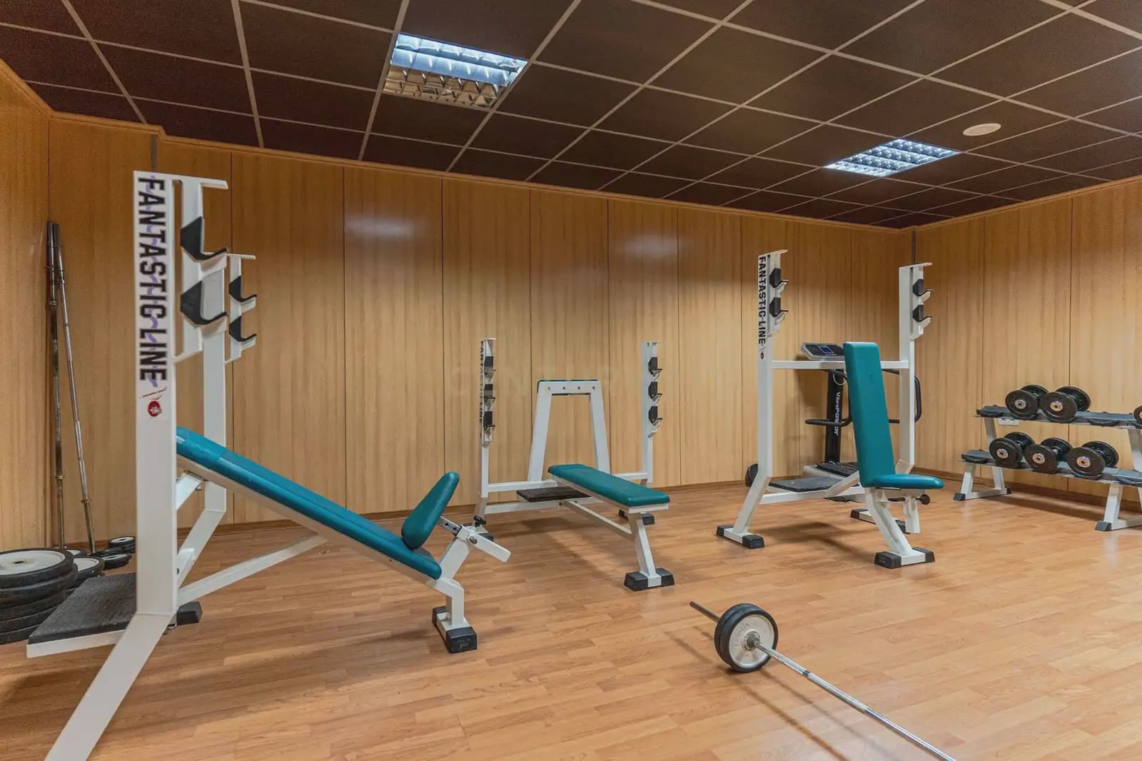 42 bedroom Hotel for sale in Gor - € 4,000,000 (Ref: 9843970)
