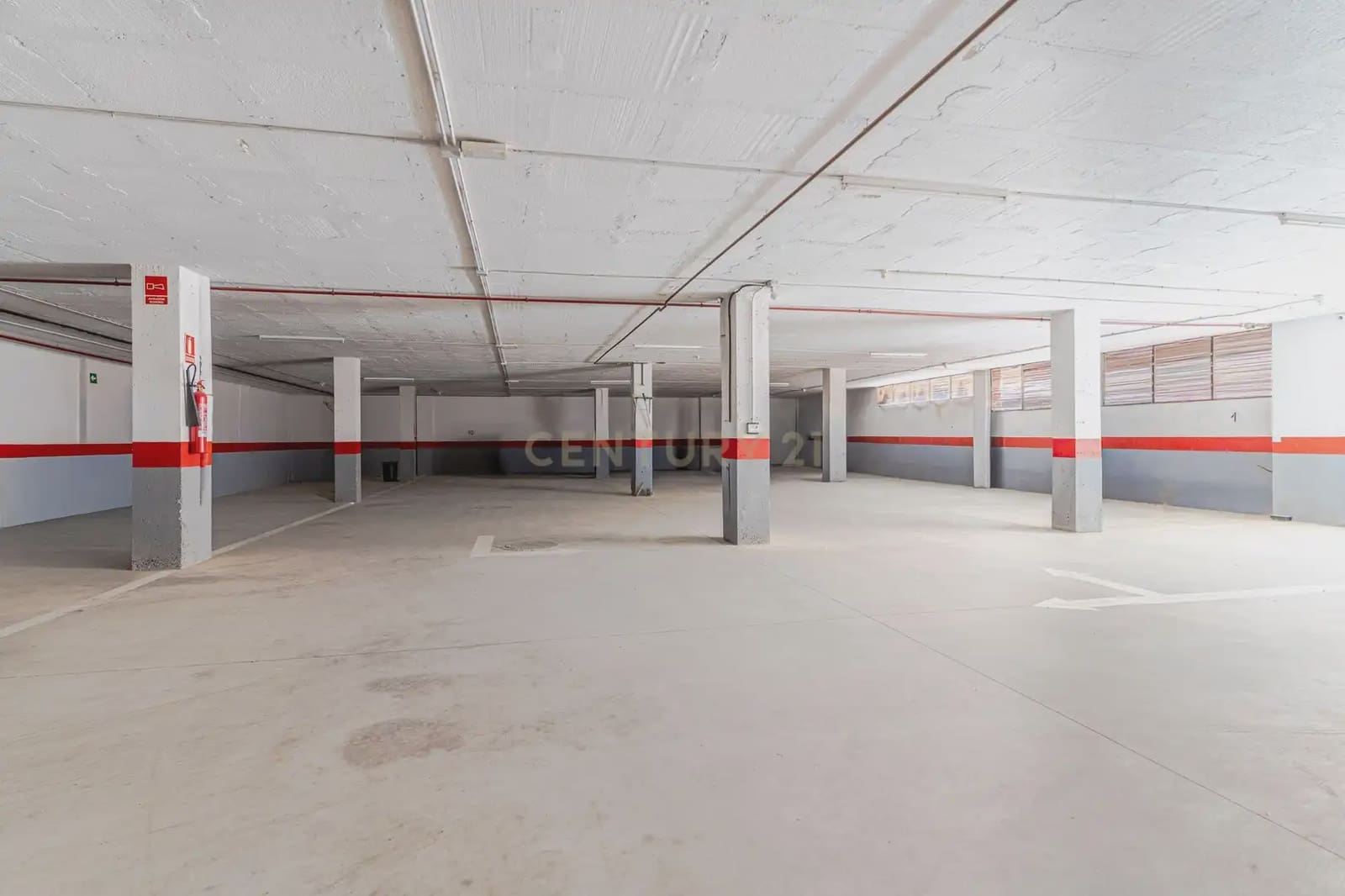 42 bedroom Hotel for sale in Gor - € 4,000,000 (Ref: 9843970)