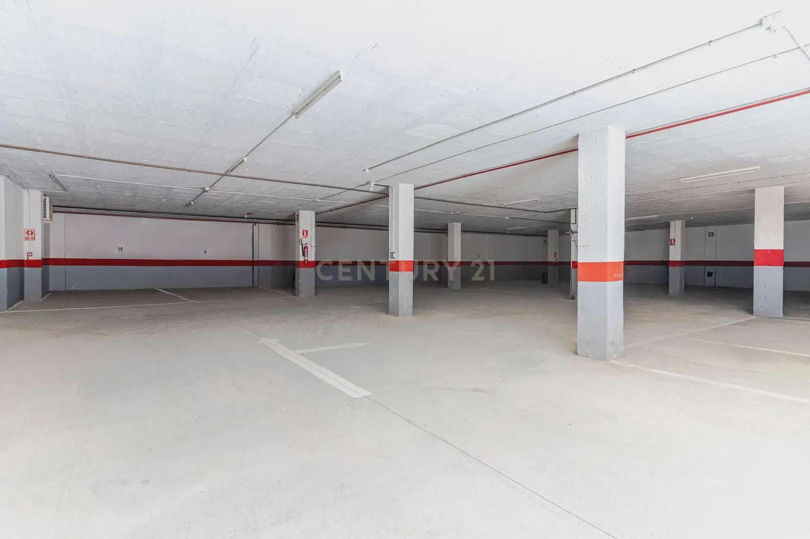 42 bedroom Hotel for sale in Gor - € 4,000,000 (Ref: 9843970)