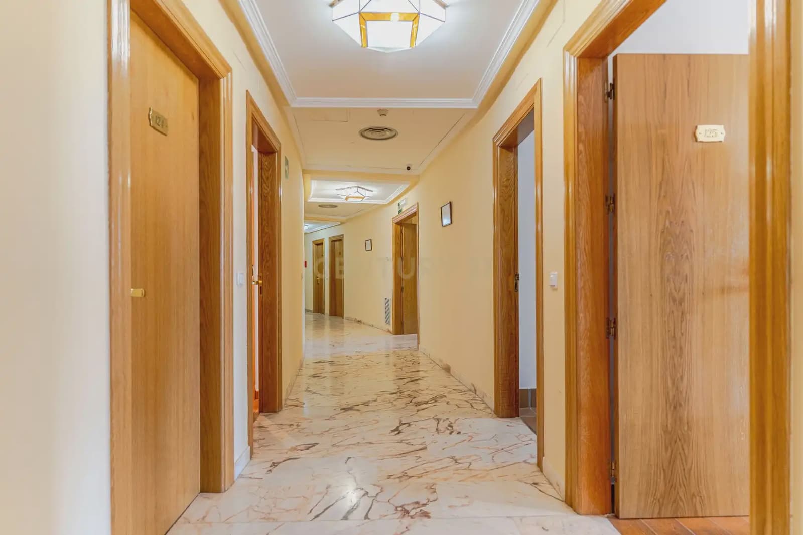 42 bedroom Hotel for sale in Gor - € 4,000,000 (Ref: 9843970)