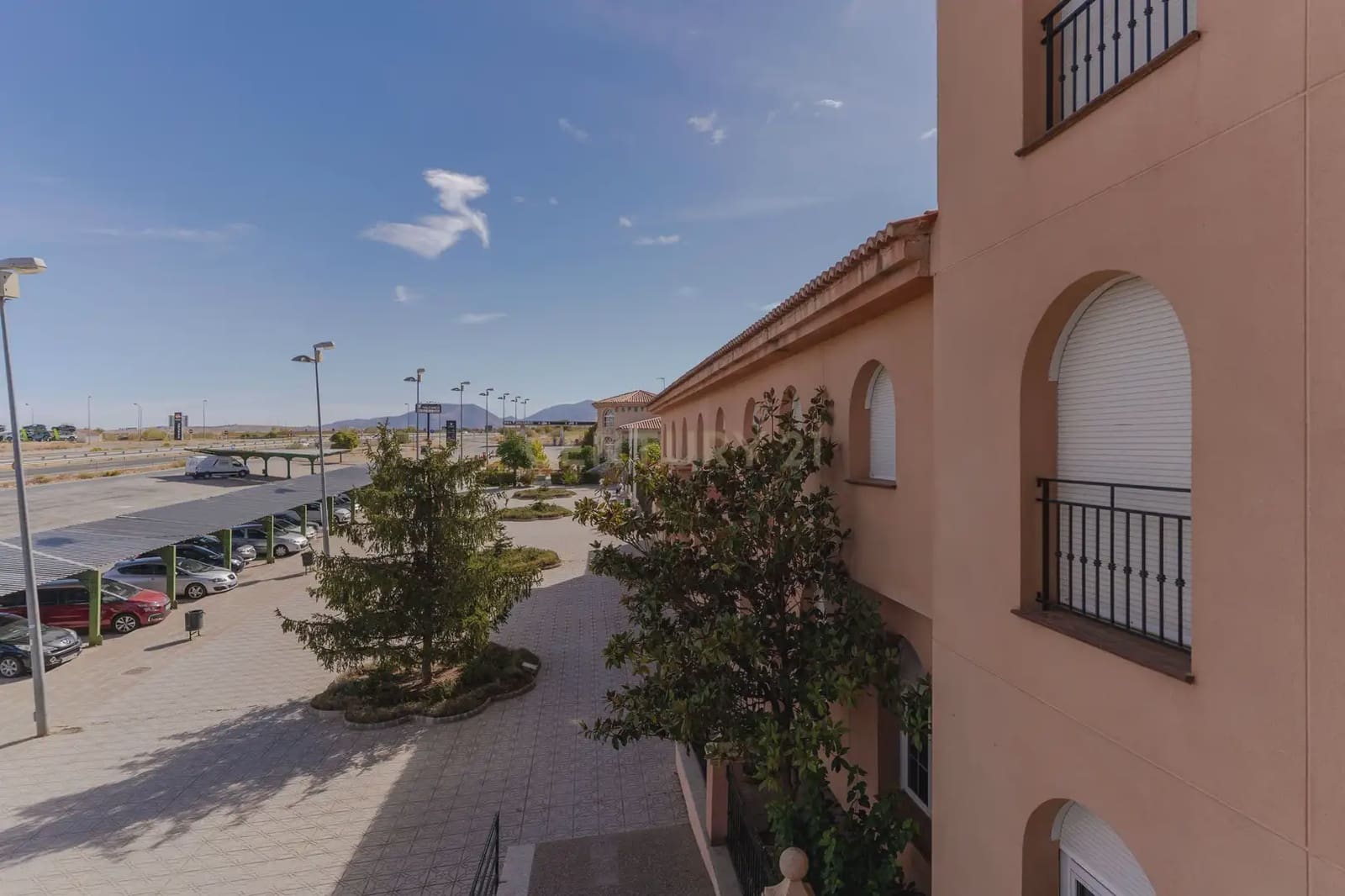 42 bedroom Hotel for sale in Gor - € 4,000,000 (Ref: 9843970)